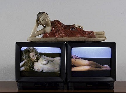 Nam June Paik, Sacro e Profano
1993, Two Monitors with Found Object